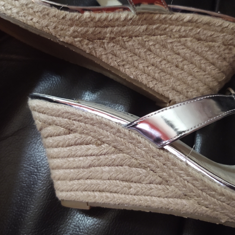 New in Box - Michael Kors wedge sandal - size 9.5 - Picture 5 of 8